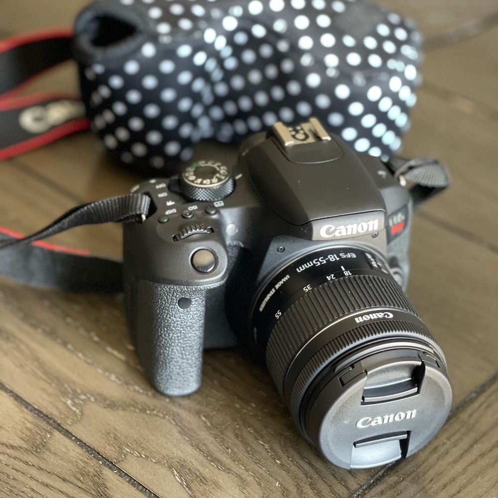 Canon Rebel EOS T7i DSLR